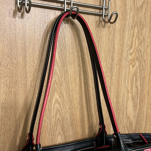 Disney Dooney & Bourke 2018 Passholder Christmas Holiday Tote - Picture 6 of 7